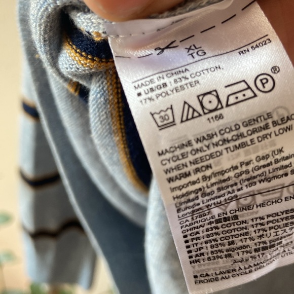 New GAP Grey blue  & Blue Striped Knit Men's Sweater XL V-Neck yellow stripes - Picture 6 of 6